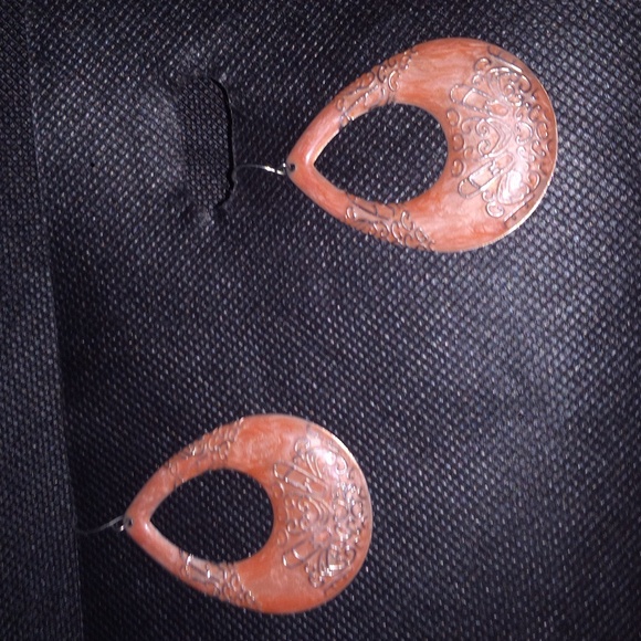 Vintage Coral Enamel with Filigree Detailing Earrings☆GLOWS UNDER black light☆ - Picture 6 of 12